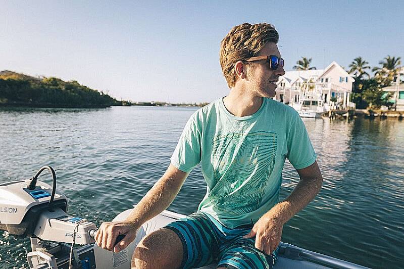 Epropulsion Spirit 1.0 Plus - Elektryczny silnik zaburtowy (1kW) (3kM) rumpel (bez akumulatora) Epropulsion Spirit 1.0 Plus - Elektryczny silnik zaburtowy (1kW) (3kM) rumpel (bez akumulatora)