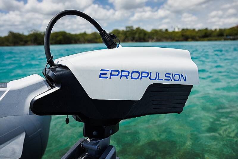 Epropulsion Spirit 1.0 Plus - Elektryczny silnik zaburtowy (1kW) (3kM) rumpel (bez akumulatora) Epropulsion Spirit 1.0 Plus - Elektryczny silnik zaburtowy (1kW) (3kM) rumpel (bez akumulatora)