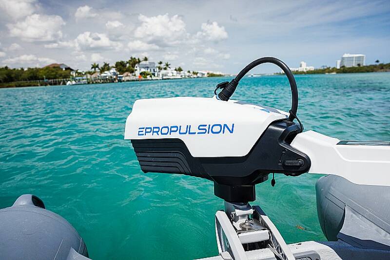 Epropulsion Spirit 1.0 Plus - Elektryczny silnik zaburtowy (1kW) (3kM) rumpel (bez akumulatora) Epropulsion Spirit 1.0 Plus - Elektryczny silnik zaburtowy (1kW) (3kM) rumpel (bez akumulatora)