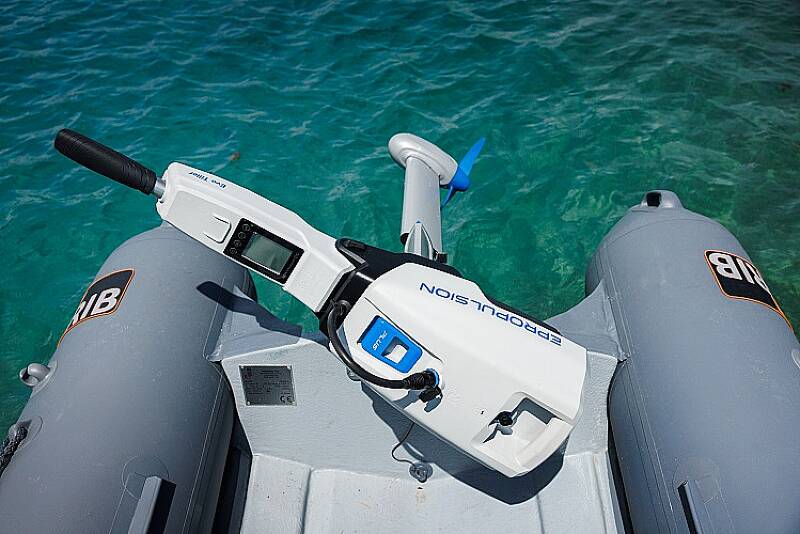 Epropulsion Spirit 1.0 Plus - Elektryczny silnik zaburtowy (1kW) (3kM) rumpel (bez akumulatora) Epropulsion Spirit 1.0 Plus - Elektryczny silnik zaburtowy (1kW) (3kM) rumpel (bez akumulatora)