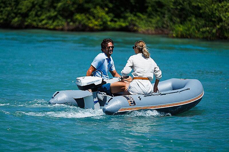 Epropulsion Spirit 1.0 Plus - Elektryczny silnik zaburtowy (1kW) (3kM) rumpel (bez akumulatora) Epropulsion Spirit 1.0 Plus - Elektryczny silnik zaburtowy (1kW) (3kM) rumpel (bez akumulatora)