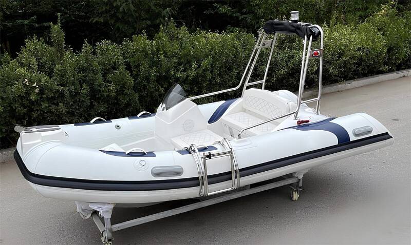 Łódź hybrydowa RIB - Megarib 380 Łódź hybrydowa RIB - Megarib 380